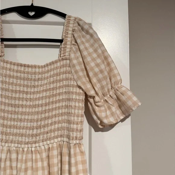 Elegant Beige Gingham Dress - Picture 3 of 4